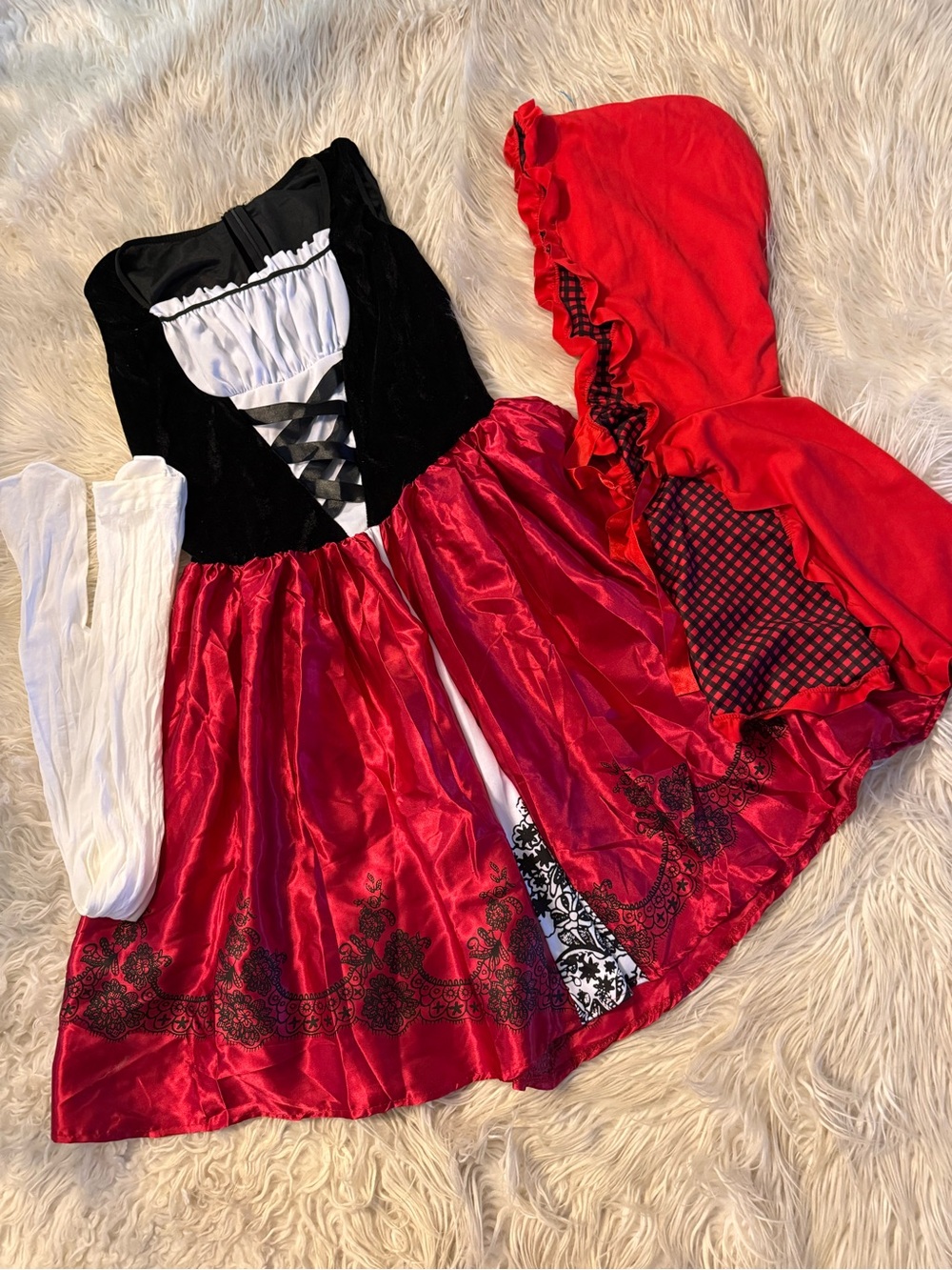 Women’s red riding hood costume